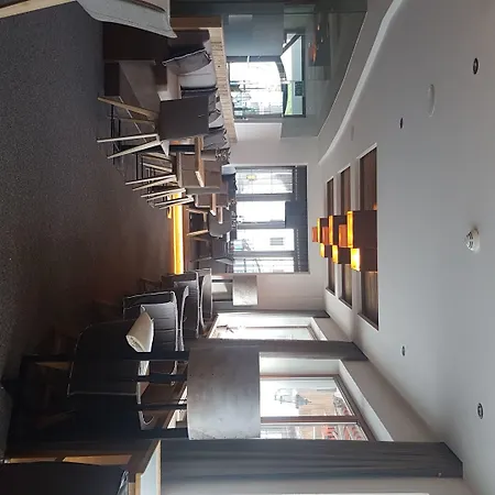 Alpenhotel Laurin מלון 3*