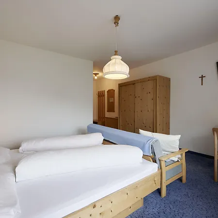 מלון Alpenhotel Laurin 3*