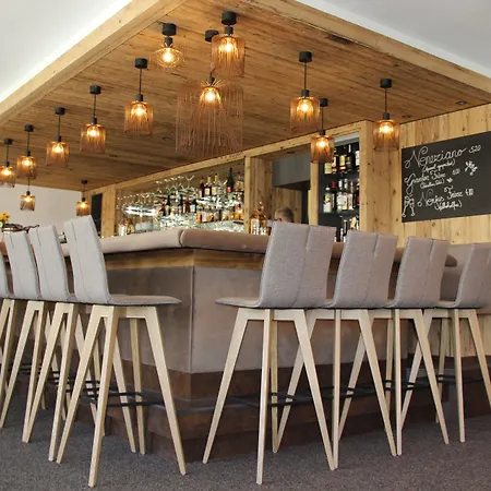 מלון Alpenhotel Laurin הוכגורגל