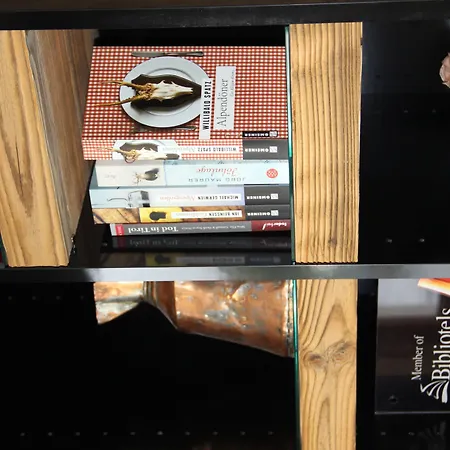 劳林阿尔本酒店 酒店