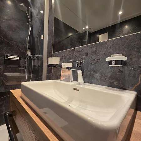 Hotel Alpenhotel Laurin 3*