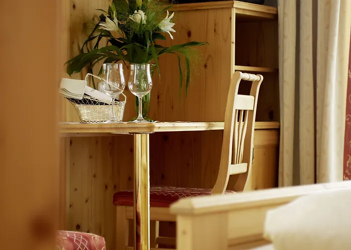 Отель Alpenhotel Laurin 3*