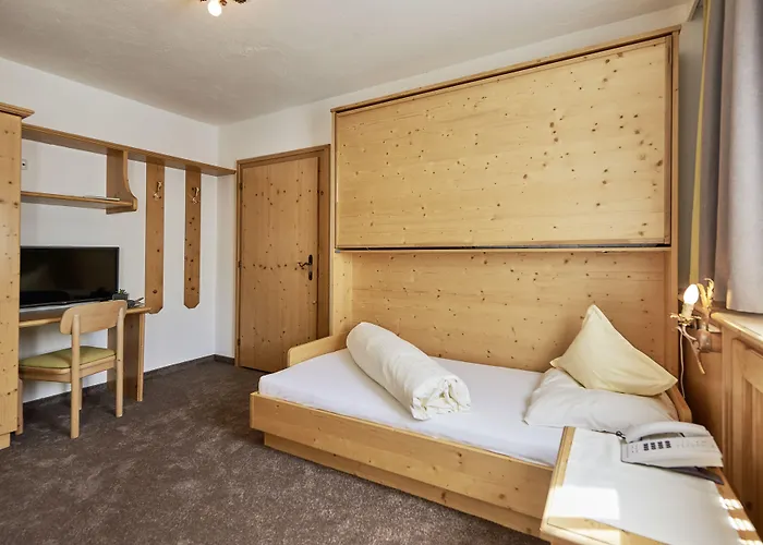 Отель Alpenhotel Laurin 3*