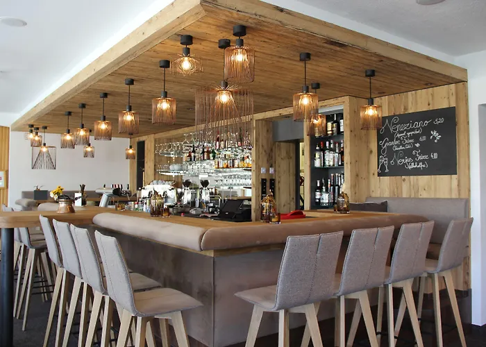 Отель Alpenhotel Laurin 3*